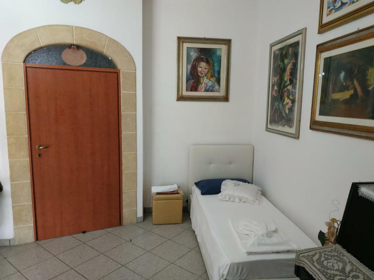 B&B Tra I Mari Del Salento Лечче Экстерьер фото